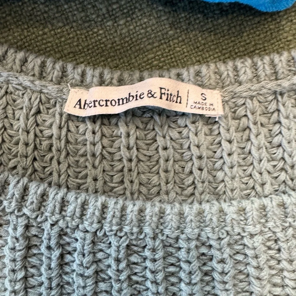 Abercrombie & Fitch sage sleeveless knit sweater— like new! - Picture 2 of 3